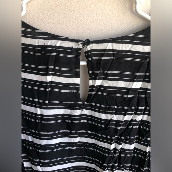 Gap women’s size XXL black and white long sleeve shirt. NWT. - Picture 5 of 5